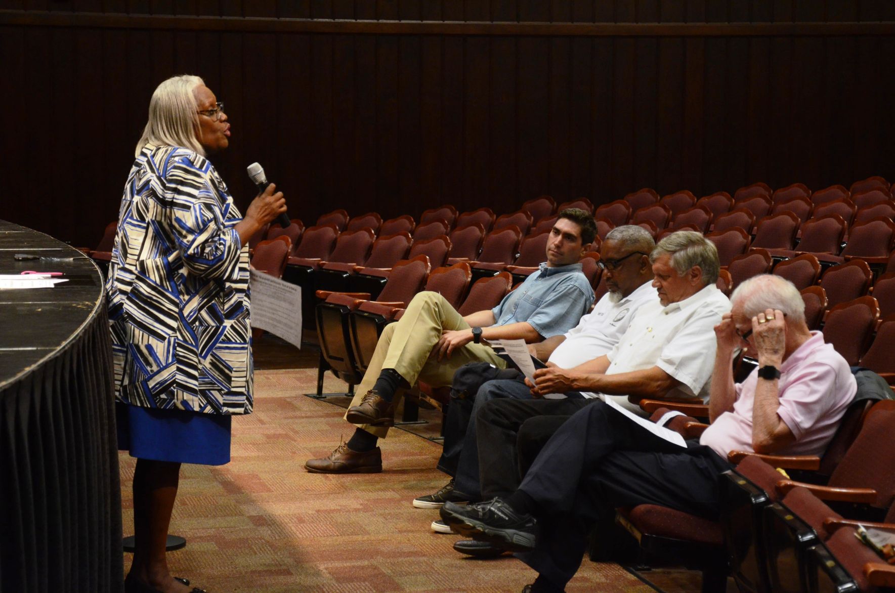 Citizens meet to support department
